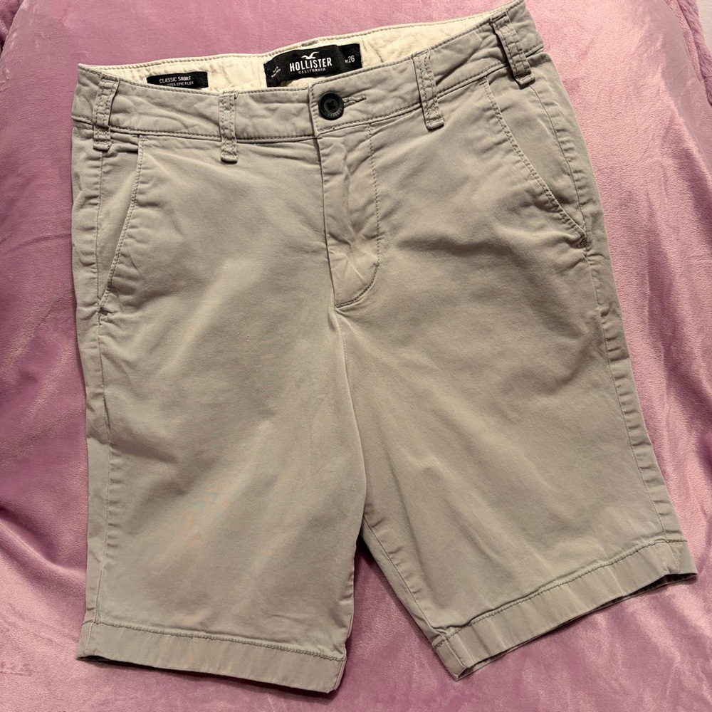 Hollister Men’s Light Gray Chino Classic Fit Shorts